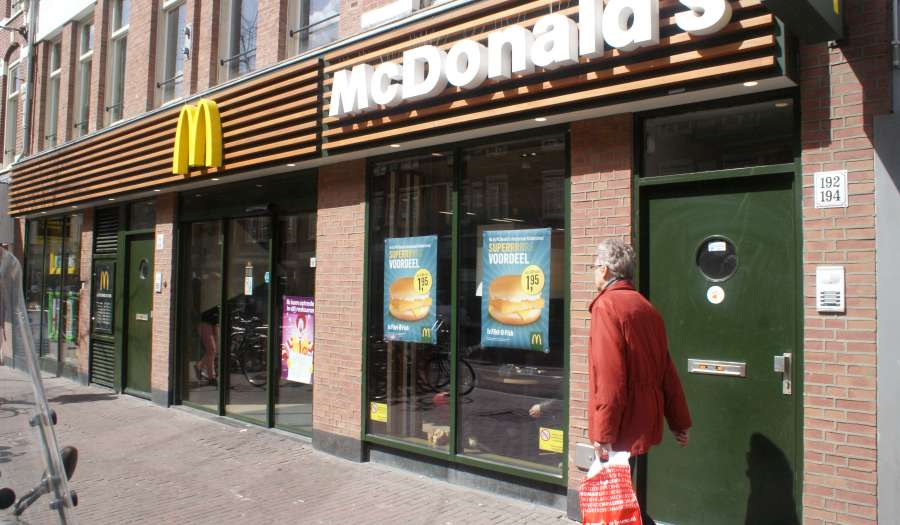 Nederlandse les voor medewerker McDonald's