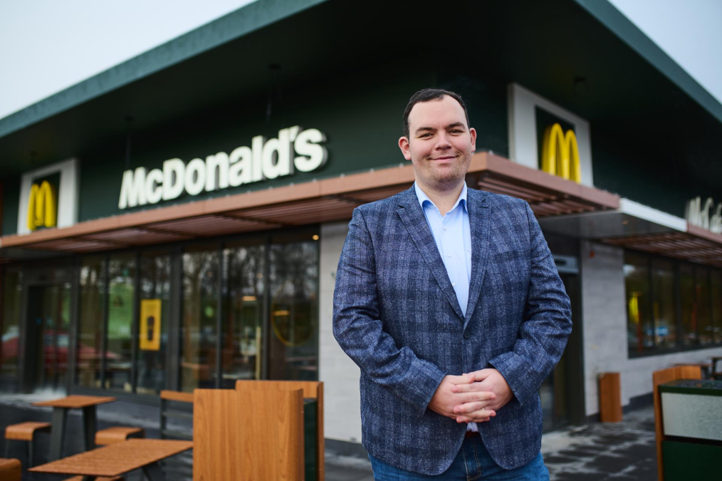 foto-1-mcdonalds-restaurant-hoogezand-verwelkomt-haar-eerste-gasten.jpg