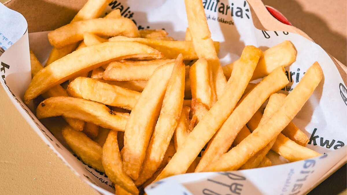 thumbnail_Kwalitaria trakteert klanten Voedselbank op gratis friet.jpg