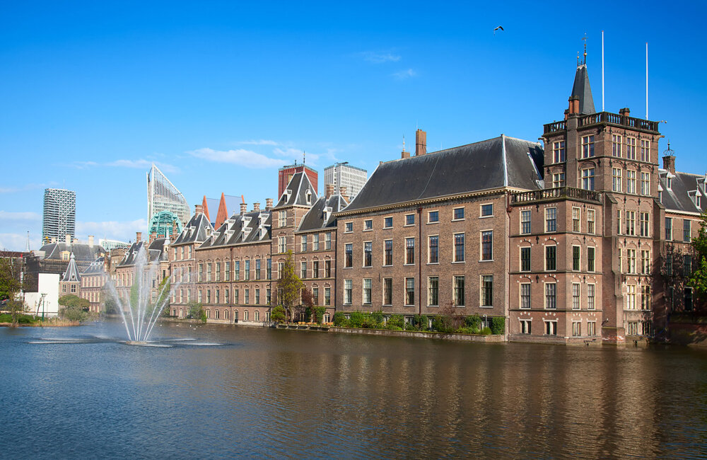 Binnenhof Den Haag iStock-525938483.jpg