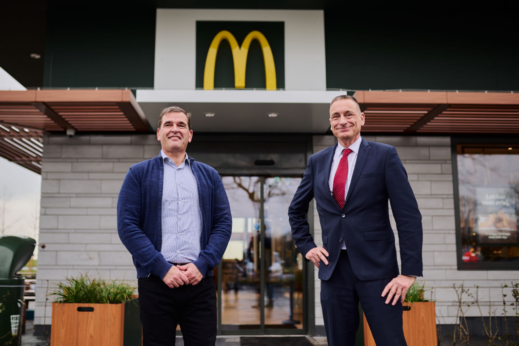 foto-1-mcdonalds-restaurant-dokkum-verwelkomt-haar-eerste-gasten.jpg