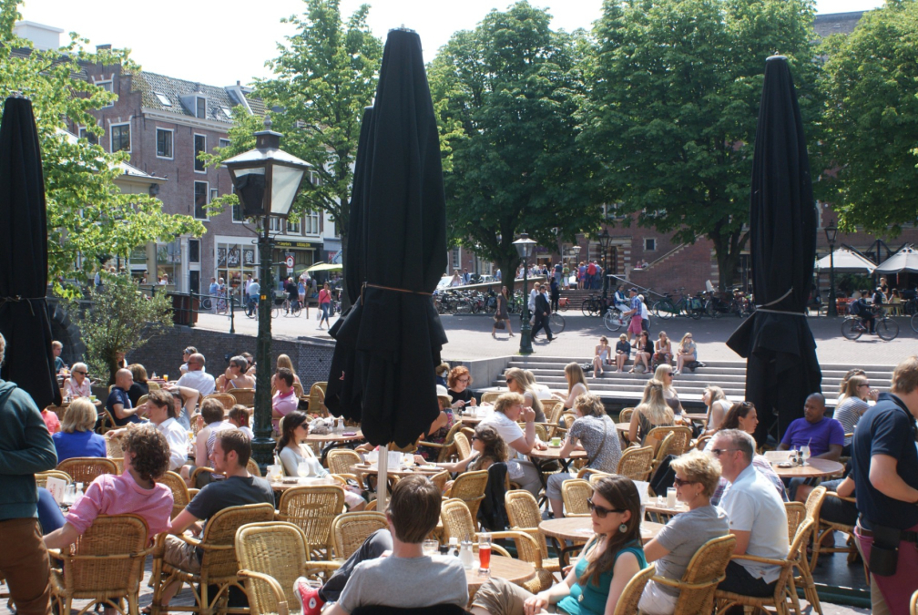 afgeladen-terras-leiden.jpg