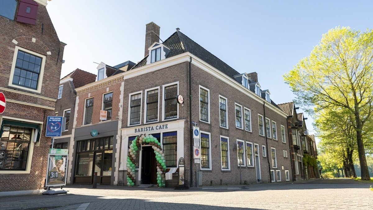 barista cafe weesp.jpg