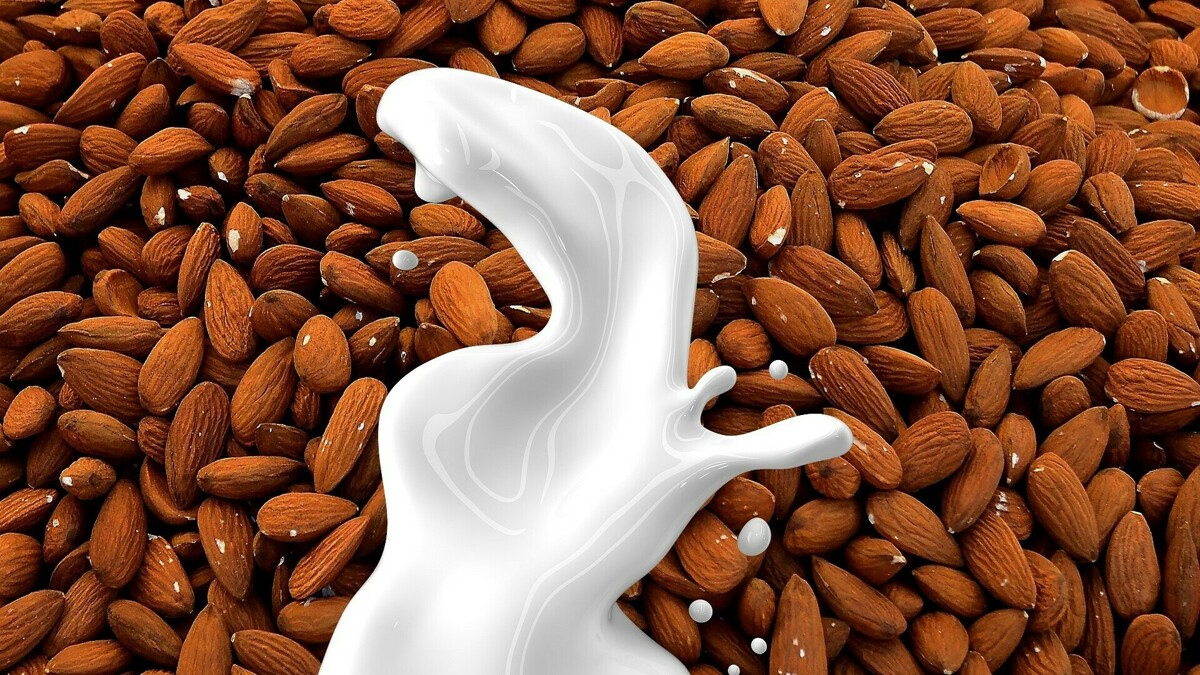 almond-milk-1623610_1920.jpg