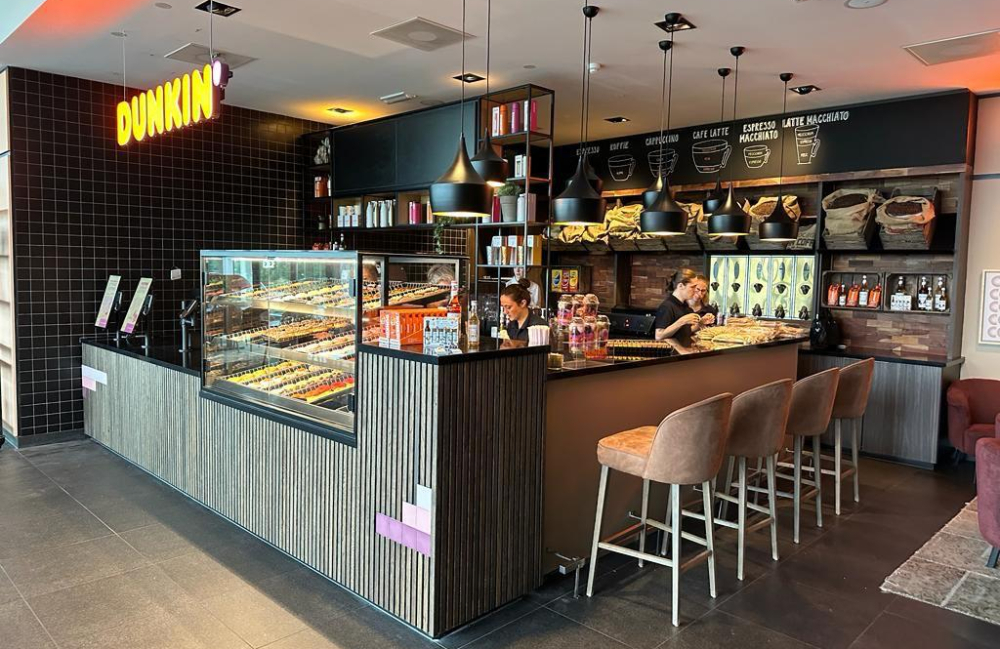 Dunkin store Van der Valk Hotel Hoorn.jpg