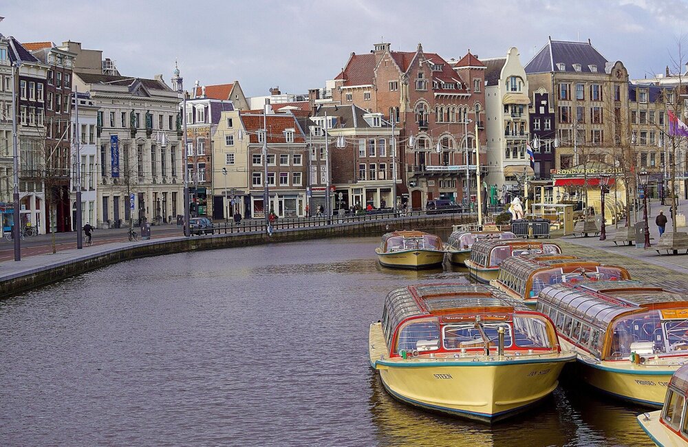 amsterdam-5934180_1920.jpg