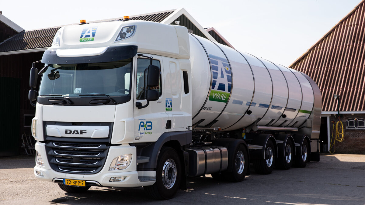 PRESSEMITTEILUNG - Royal A-ware holt die erste Milch in Deutschland ab.jpg