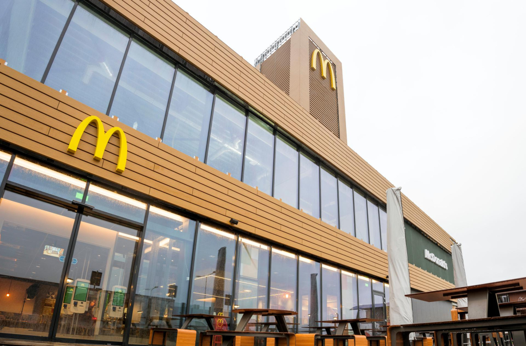 foto-3-mcdonalds-restaurant-nieuwegein-verwelkomt-haar-eerste-gasten.jpg