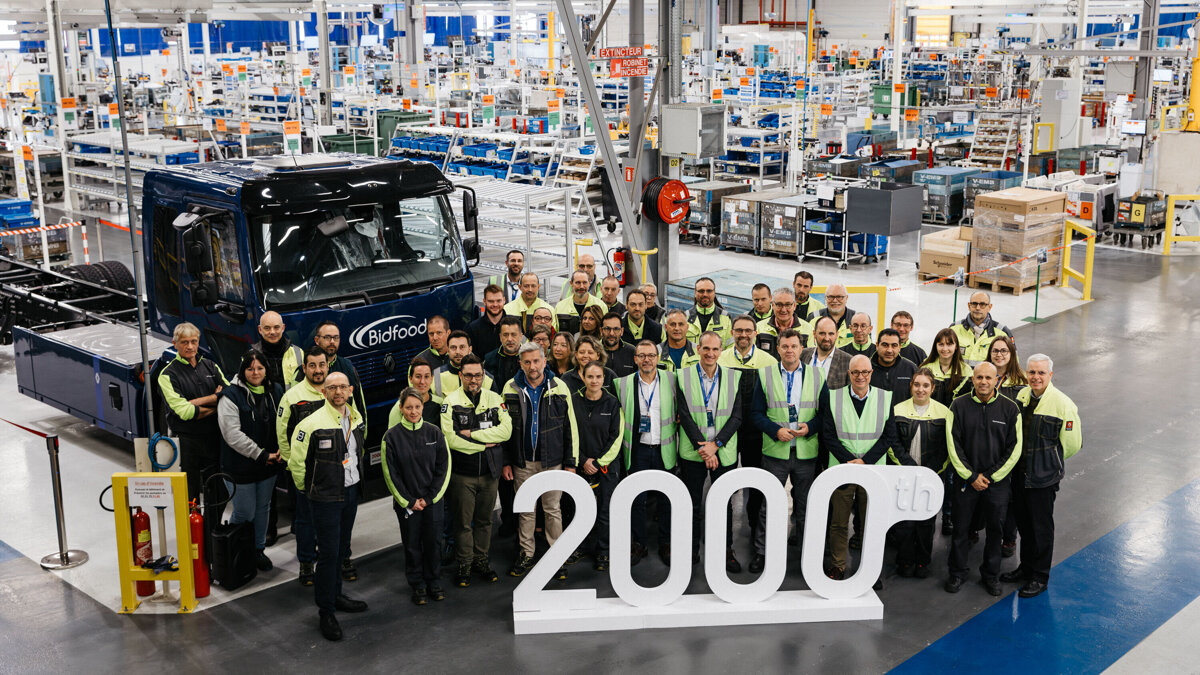 Teamfoto ceremonie 2000e E-Tech D.jpg