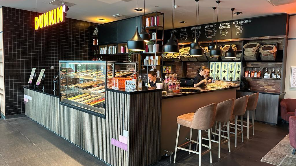 Dunkin store Van der Valk Hotel Hoorn.jpg