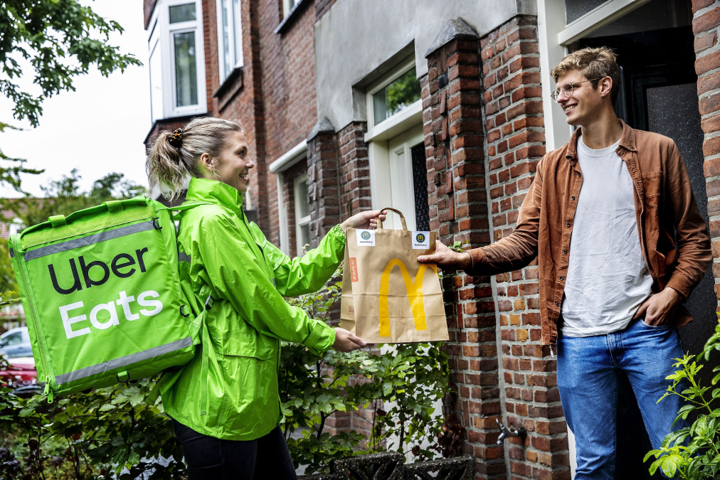 foto-1-mcdonalds-plukt-vruchten-van-groeistrategie-mcdelivery-002