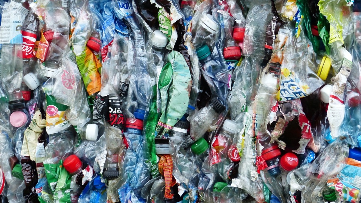 plastic-bottles-115071_1920.jpg