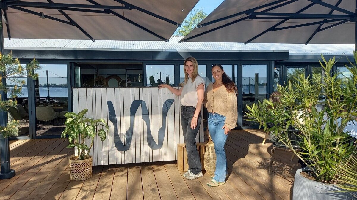 manager Angela van Kooten en Eliza Jaspers, marketing coordinator.jpg