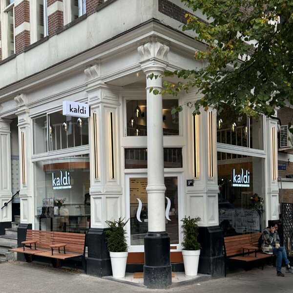 Kaldi Amsterdam Van Woustraat - buitenaanzicht 01.jpg
