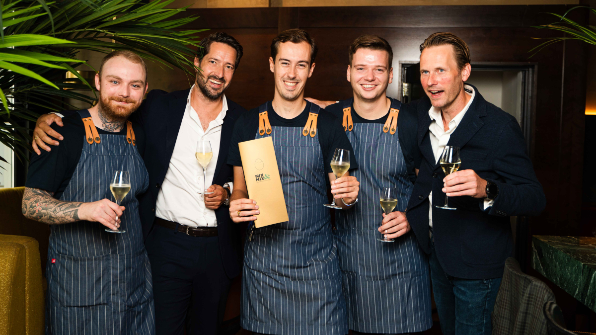 NIX & NIX Wim Boekema en sommelier Jacob met zijn team .jpg
