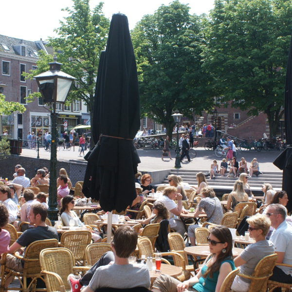 afgeladen-terras-leiden.jpg