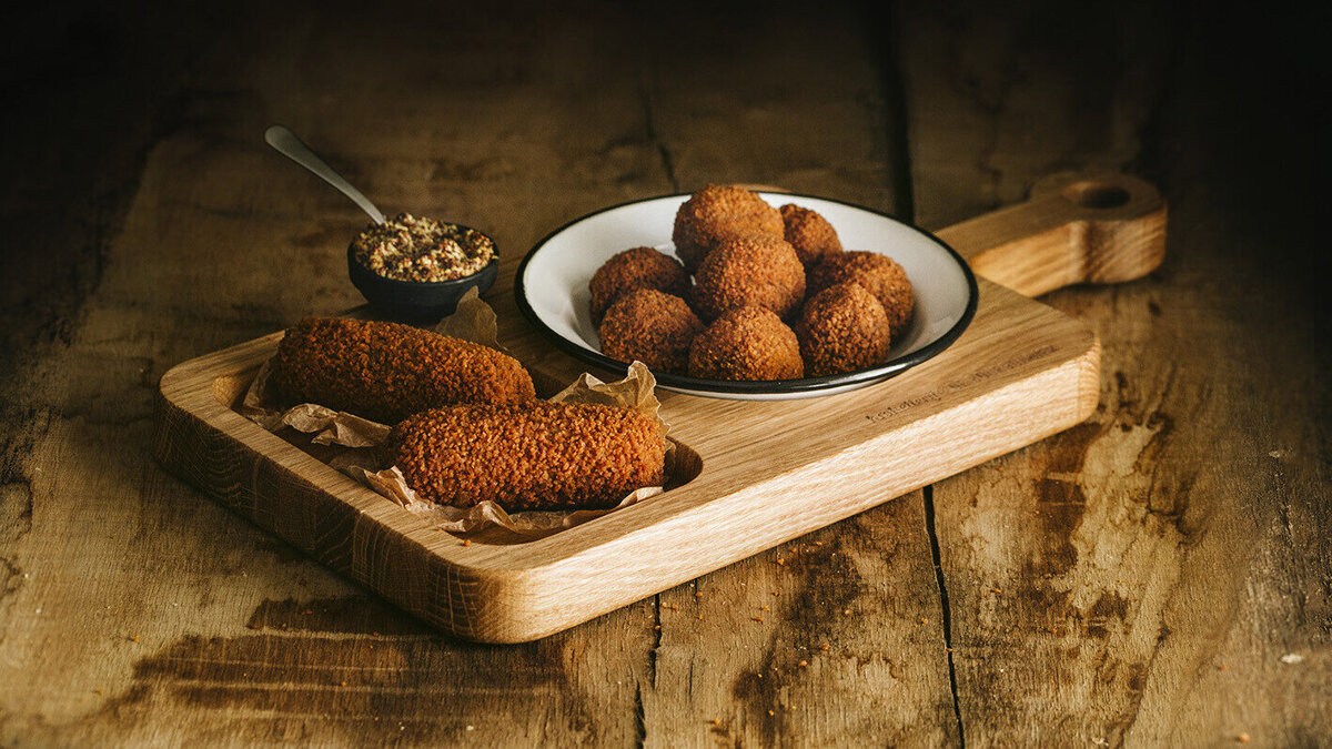 De Bourgondier rundvlees kroket biba plank liggend_other_hi_res_no_badge (1).jpg