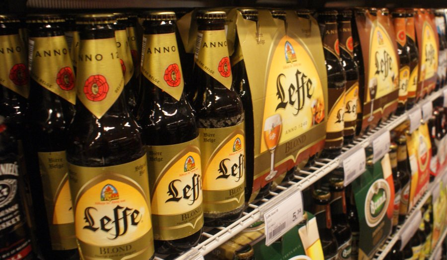 leffe-fles-bier-ab-inbev-900x525.jpg