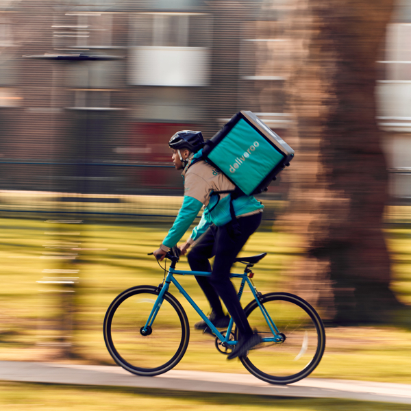 deliveroo-fiets-bezorger-snel.jpg