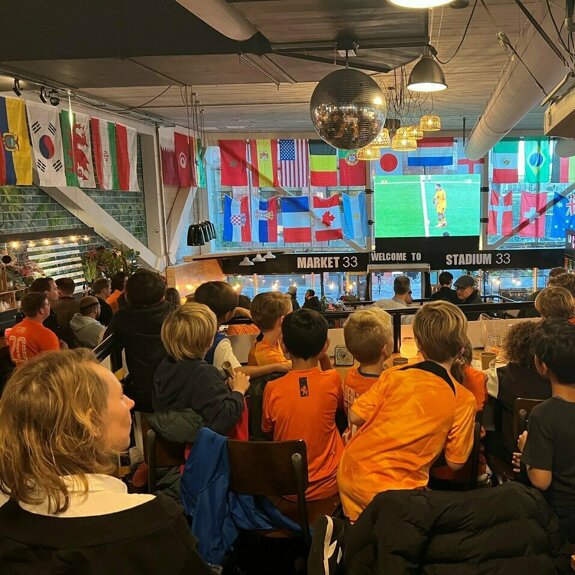 Market 33 oranje 1.jpg