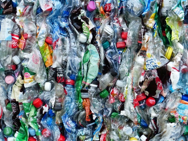 plastic-bottles-115071_1920.jpg