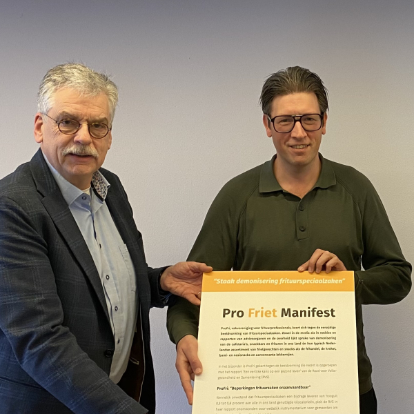 ProFri - Overhandiging manifest aan Sander Balje van VWS.jpg