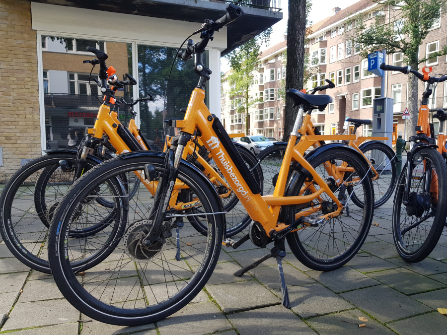 thuisbezorgd.nl-stelde-fietsen-beschikbaar-voor-de-tour-door-amsterdam..jpg