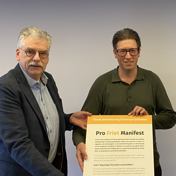 ProFri - Overhandiging manifest aan Sander Balje van VWS.jpg