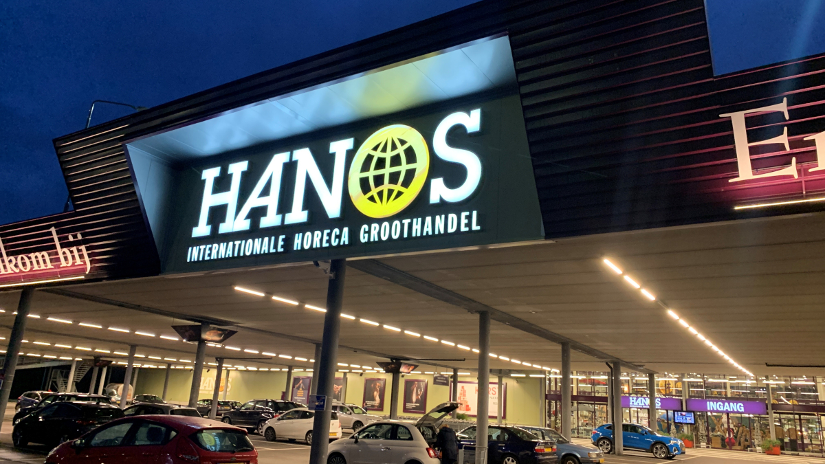 Hanos buiten avond.jpg