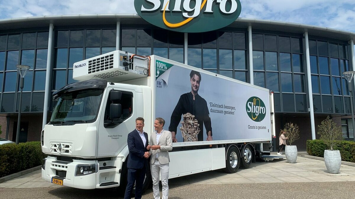 Overhandiging sleutels Renault elektrische truck.jpg