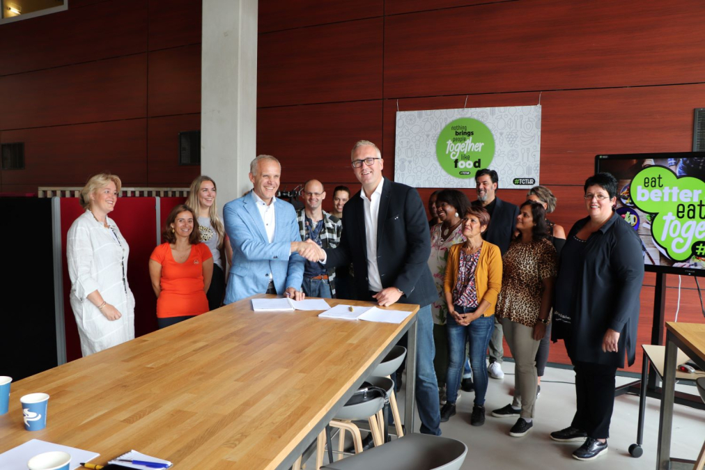 samenwerking-vital4skool-cater-concept-ondertekening.jpg