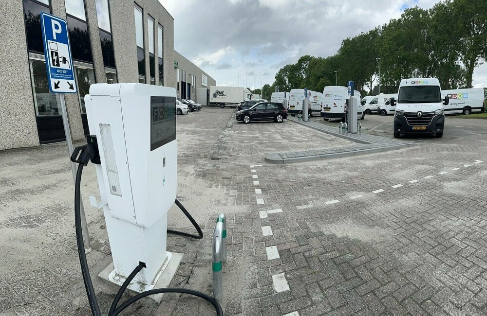 FOOX-EVISE-laadplein-snellader (1).jpg