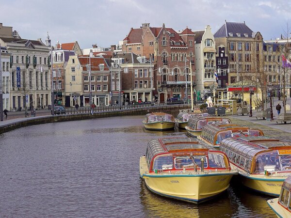 amsterdam-5934180_1920.jpg
