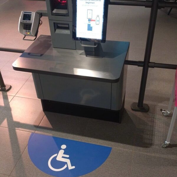 rolstoel zelfscan spar university.jpg