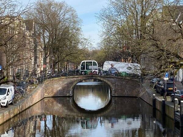 Sligro wegtrein, Gracht Amsterdam 2.jpg
