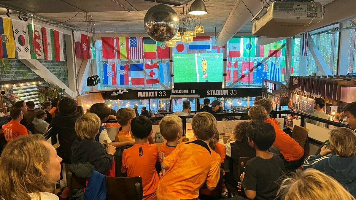 Market 33 oranje 1.jpg