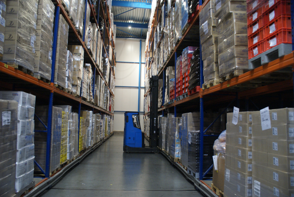 magazijn-ditributie-stellingen-vriespakhuis-menken-logistics.jpg