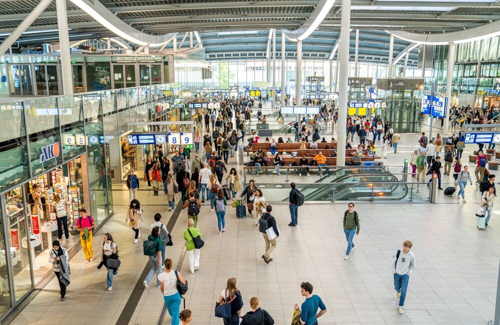 Utrecht Centraal stationshal.jpg