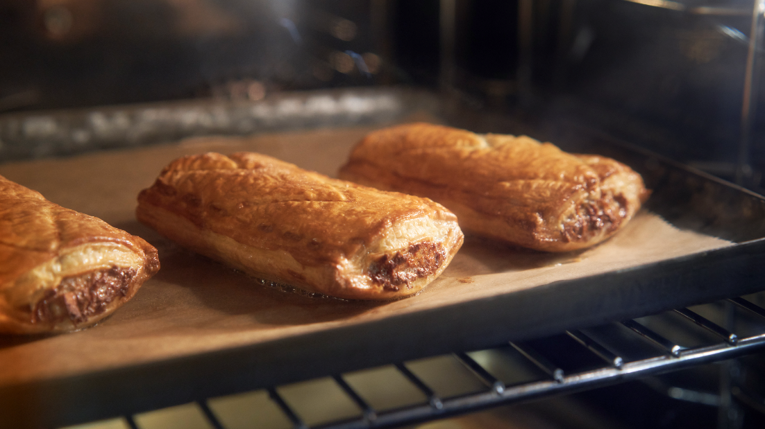 saucijzenbroodje transavia.png