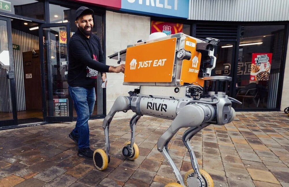 robots-delivering-just-eat-v0-xgckfgw9snjg1.jpg