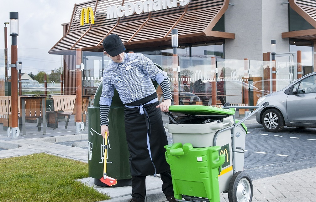 foto-2-mcdonalds-daagt-gasten-uit-afval-goed-weg-te-gooien.jpg