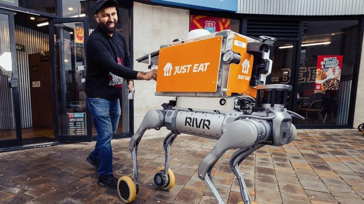 robots-delivering-just-eat-v0-xgckfgw9snjg1.jpg