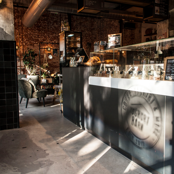 yoghurt barn interieur.png
