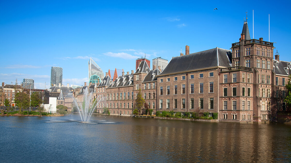 Binnenhof Den Haag iStock-525938483.jpg