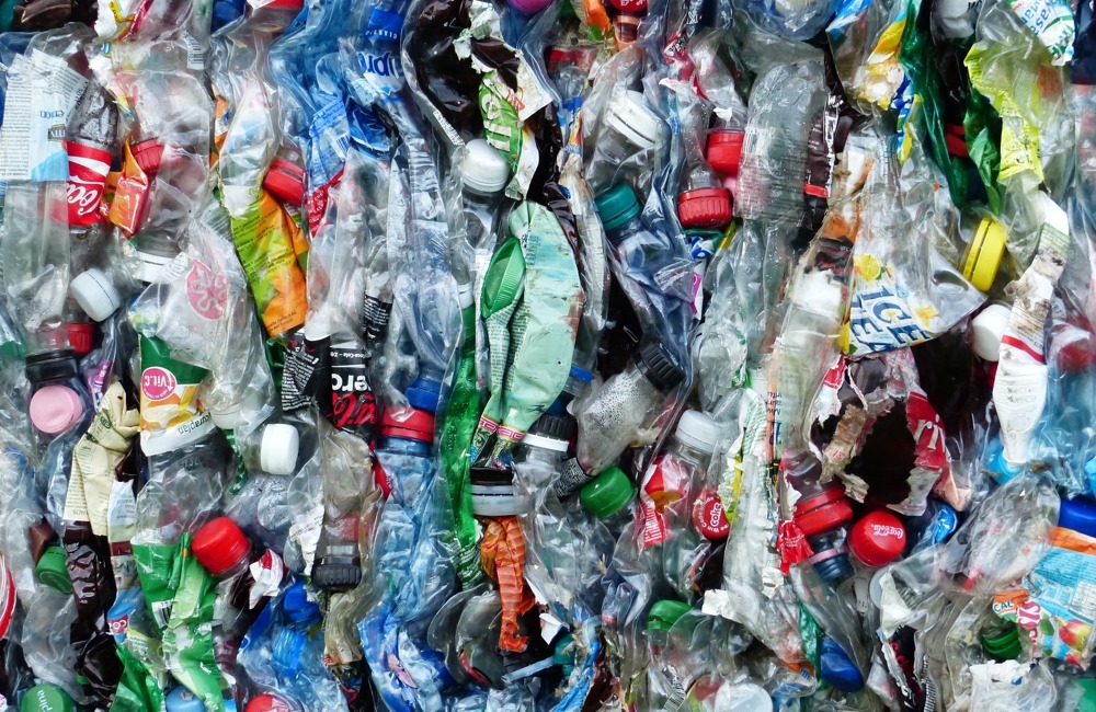 plastic-bottles-115071_1920.jpg