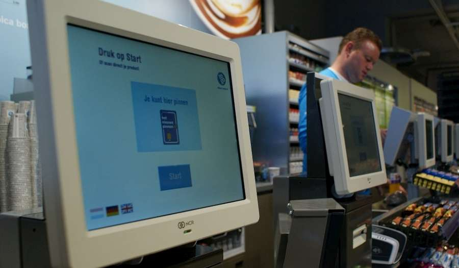 001227284_001_kassa_medewerker_afrekenen_zelfscan-a900x525.jpg