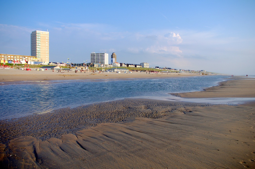 zandvoort-82142_1280-david-mark-via-pixabay.jpg