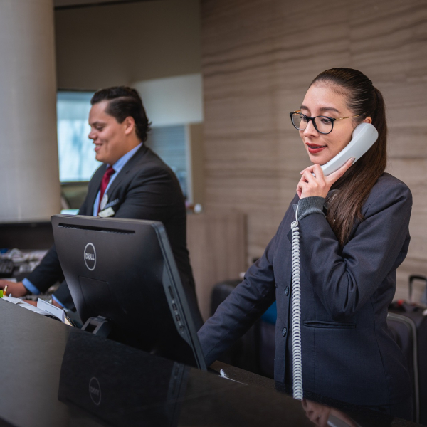 receptionists-5975962_1920.jpg