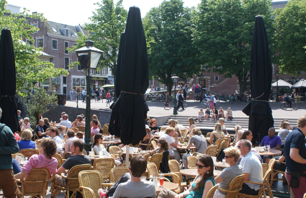 afgeladen-terras-leiden.jpg