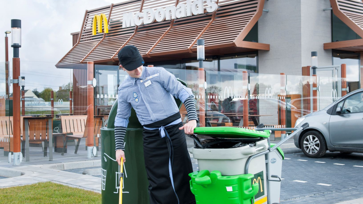 foto-2-mcdonalds-bekroond-met-prestigieuze-san-accent-voor-zwerfafvalcampagne-you-bin-it-you-win-it-.jpg